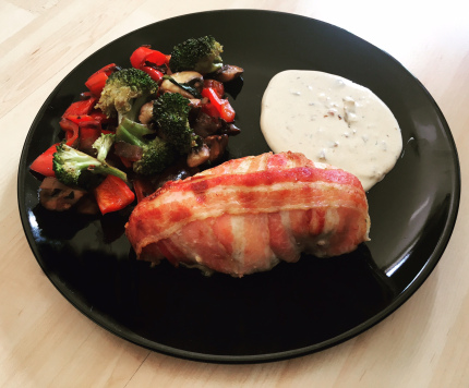 Bacon Chicken Knoblauchsoße Gemüse